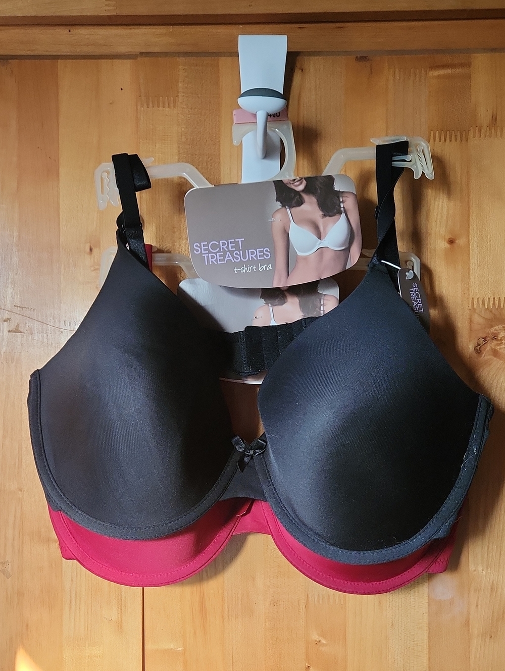 NWT Secret Treasures 2 Pack; 1 Black Bra And 1 Pink Bra- T-Shirt Style. Sz 40D